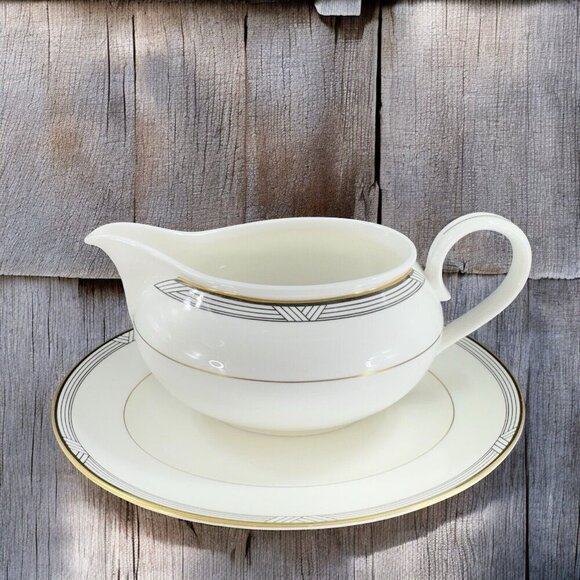 Christopher Stuart Empire House Gravy Boat With Under Plate Bone China Thailand - Picture 1 of 13
